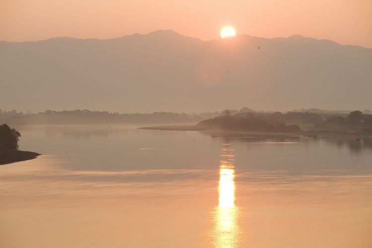阿賀野川の朝日