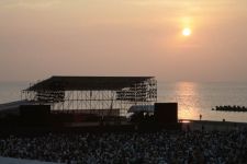 日本海夕日コンサートのステージ