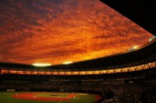 夕日に染まるスタジアム